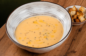 Сырный суп с гренками