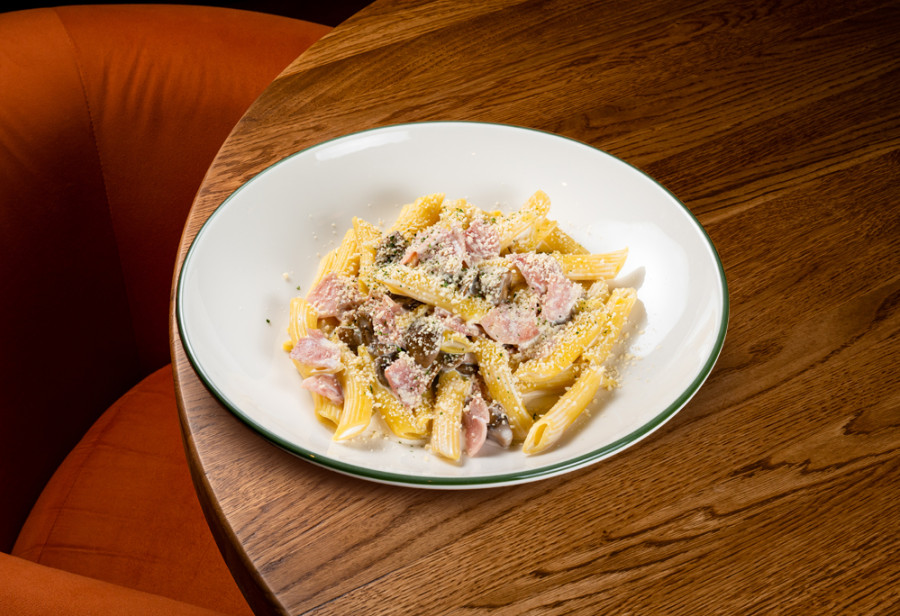 Пенне с ветчиной и грибами