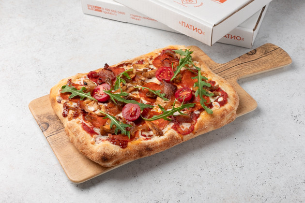 Пиццетта мясная с луком Бальзамик